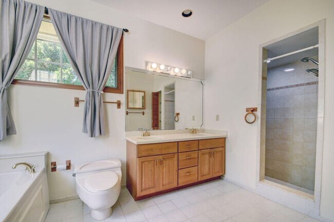 Building Photo - 9033 Winding Woods Dr