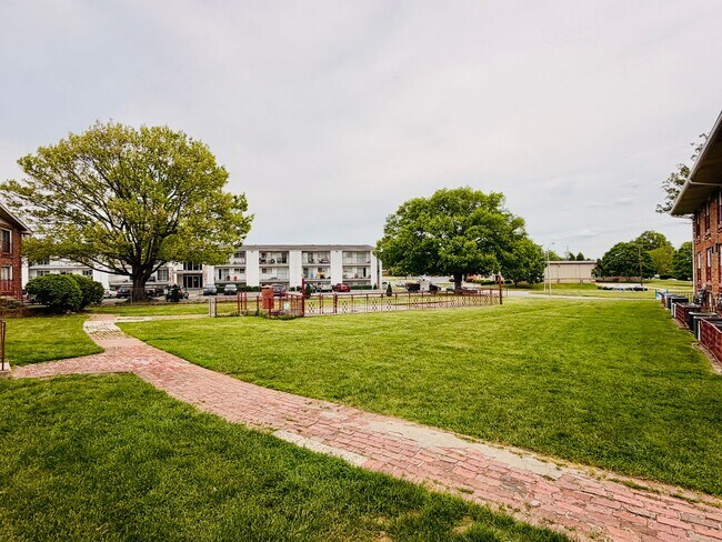 Building Photo - 1 Bedroom, 1 Bathroom close to public transportation in the Heart of Lexington