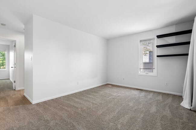 Building Photo - 4111 W Pine Blvd