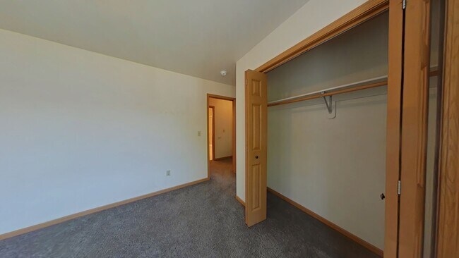 Building Photo - Gorgeous 2 Bedroom 1 Bathroom Townhouse St...