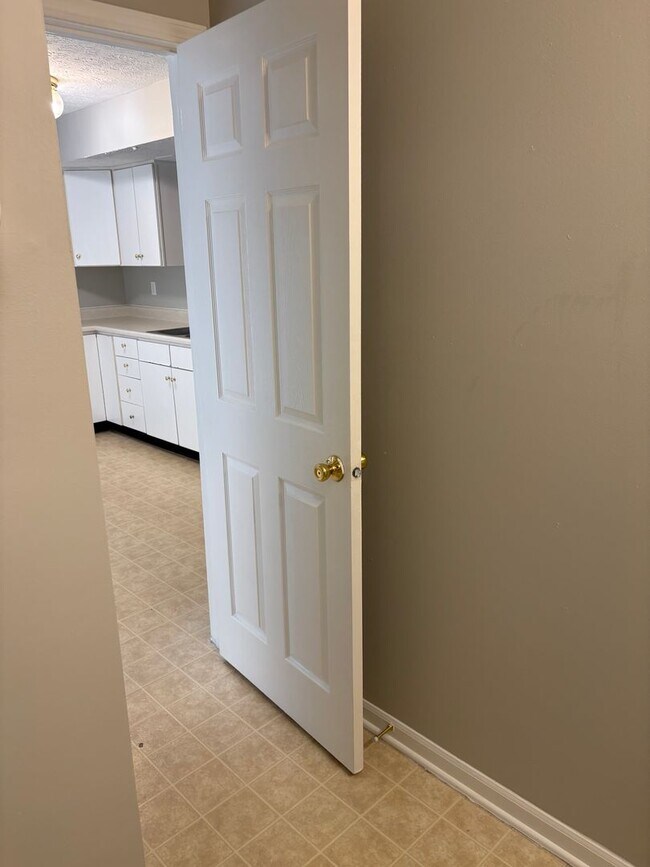 Building Photo - Charming 3-Bedroom Home in Fountain Square – Prime Location Near I-65!