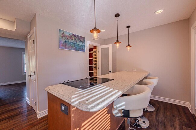 Building Photo - 7630 Alta View Blvd