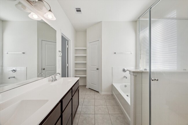 Building Photo - 2602 Ocean Key Dr