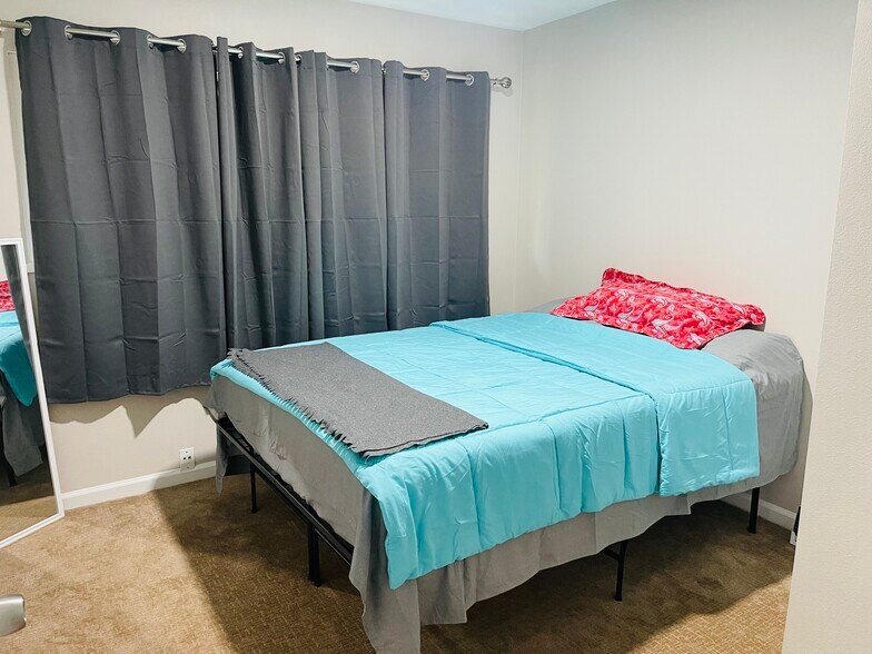 Building Photo - 2600 Jones Rd