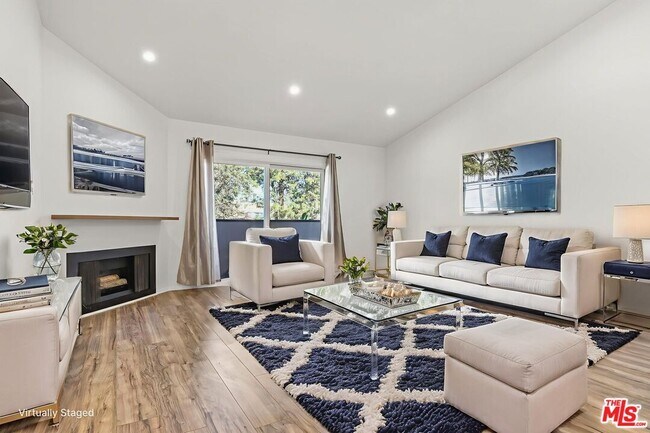 Building Photo - 5500 Lindley Ave