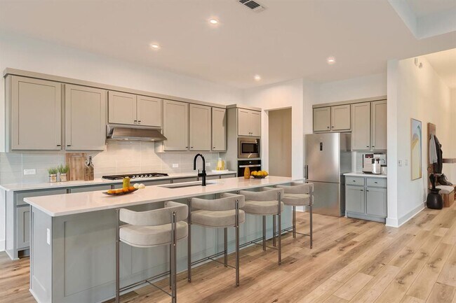 Building Photo - 300 Alava Wy