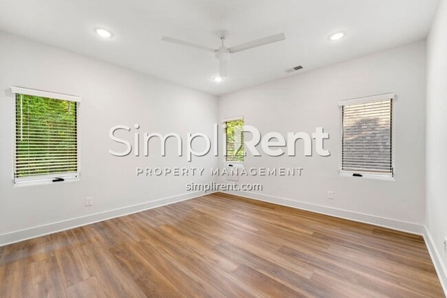 Building Photo - New 4/3 Home in East Point - 1st month fre...