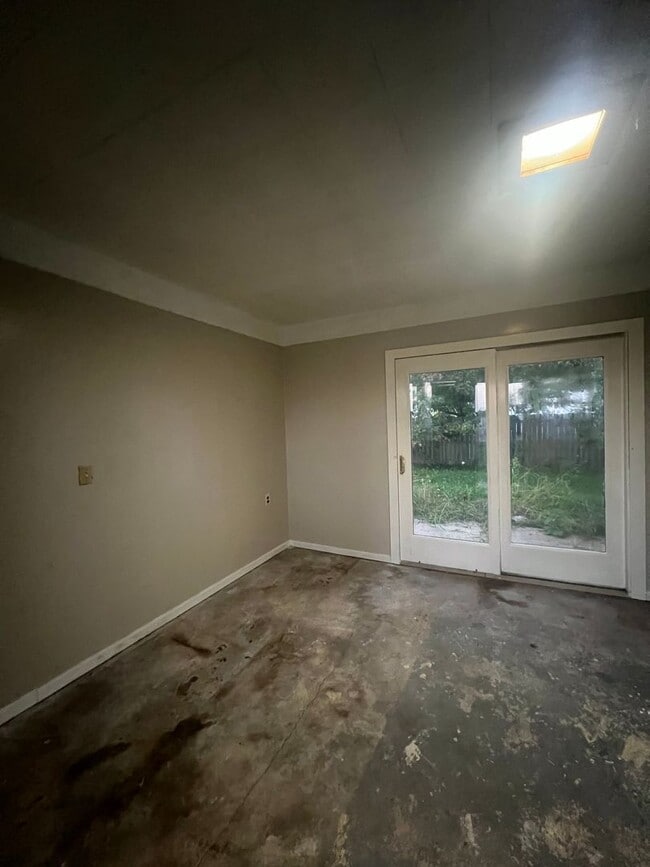Building Photo - Spacious 4 Bedroom Hamilton, MI