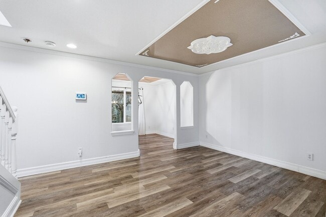 Building Photo - 10931 SE Henderson Dr