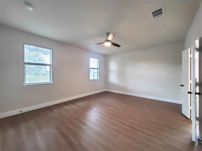 Building Photo - 14829 Fernhill Dr