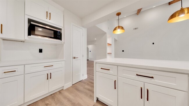 Building Photo - 2407 Bradford Dr