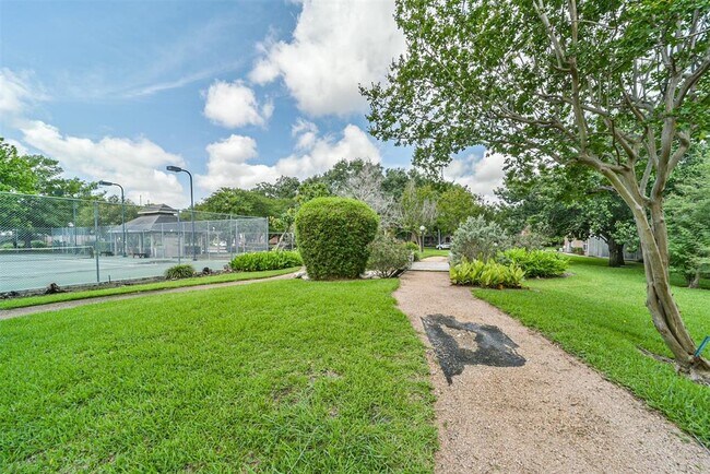 Building Photo - 9345 Westwood Village Dr