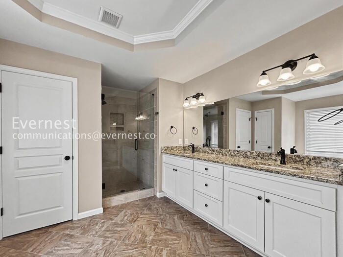 Building Photo - 1034 Middlebrooke Dr