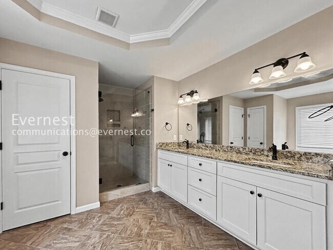 Building Photo - 3-Beds 3.5 Baths Spacious Home with Fenced Yard and Garage Parking