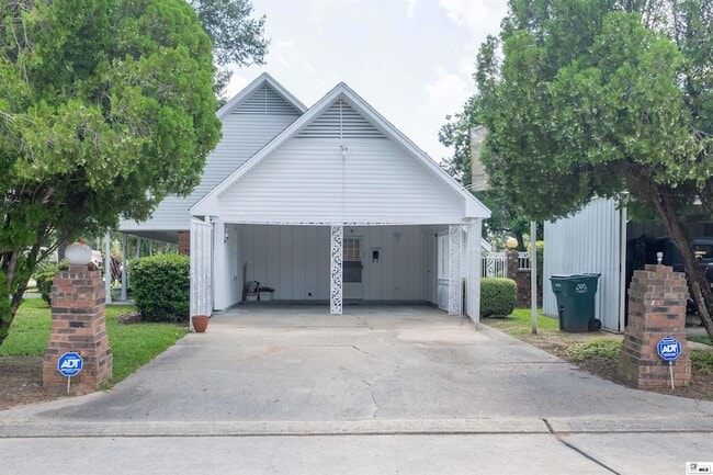 Building Photo - 2700 Anita Ln