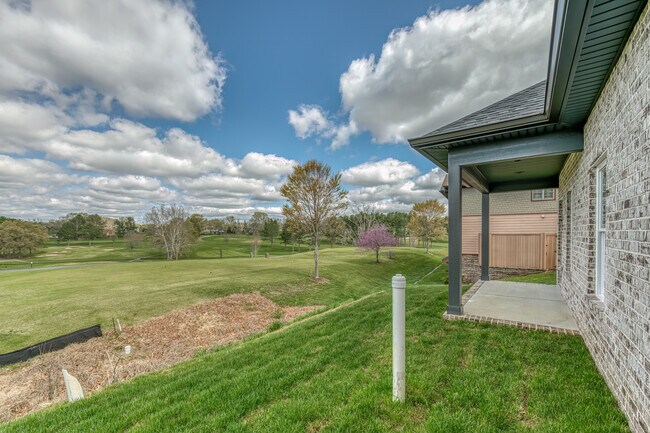 Building Photo - 319 Monroe Dr