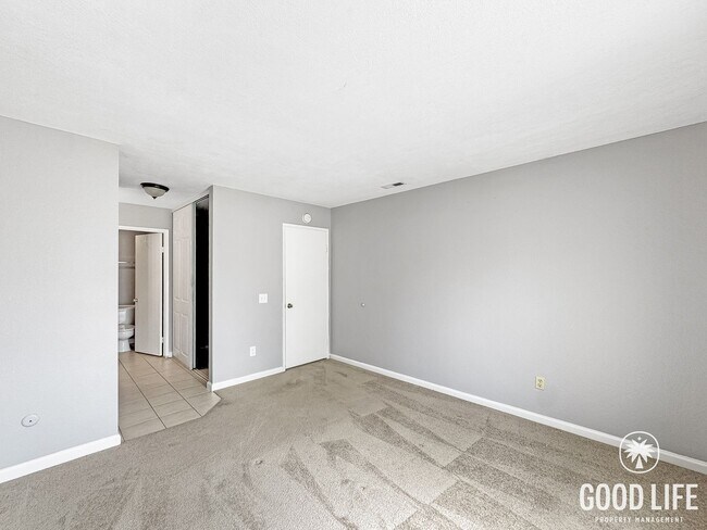 Building Photo - Bright 2BD/2BA Corner Unit Condo in Mira Mesa with Dual En-Suite Baths, Patio & Pool