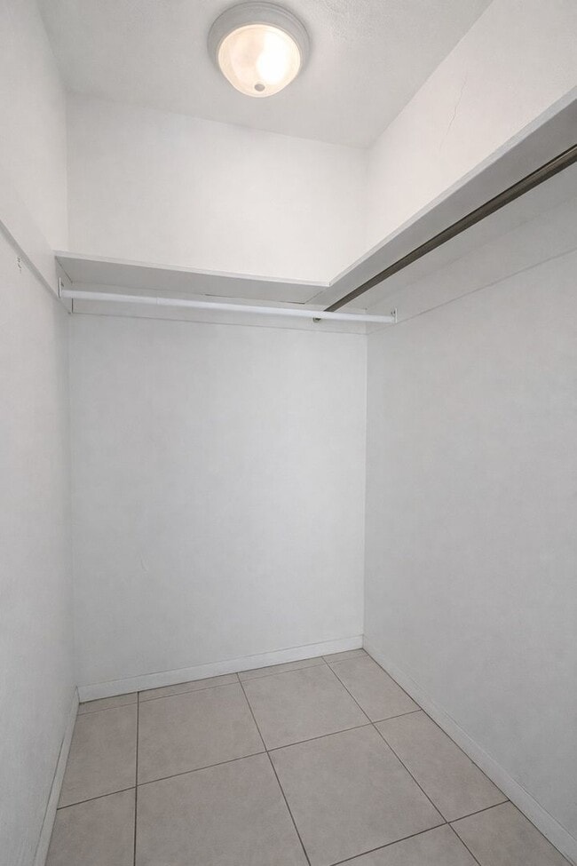 Building Photo - 105/107 SE 2ND AVE