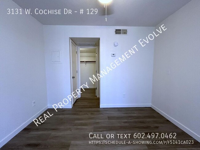 Building Photo - Updated Phoenix Condo!