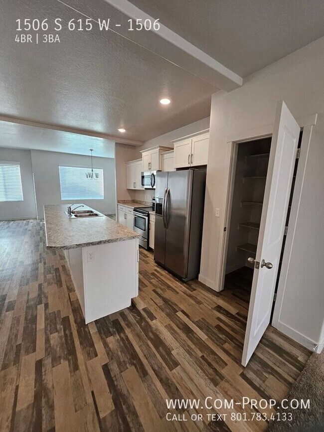 Building Photo - 1506 615 W