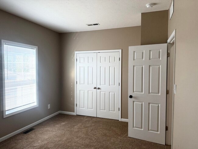 Building Photo - 969 Sugarbush Trail
