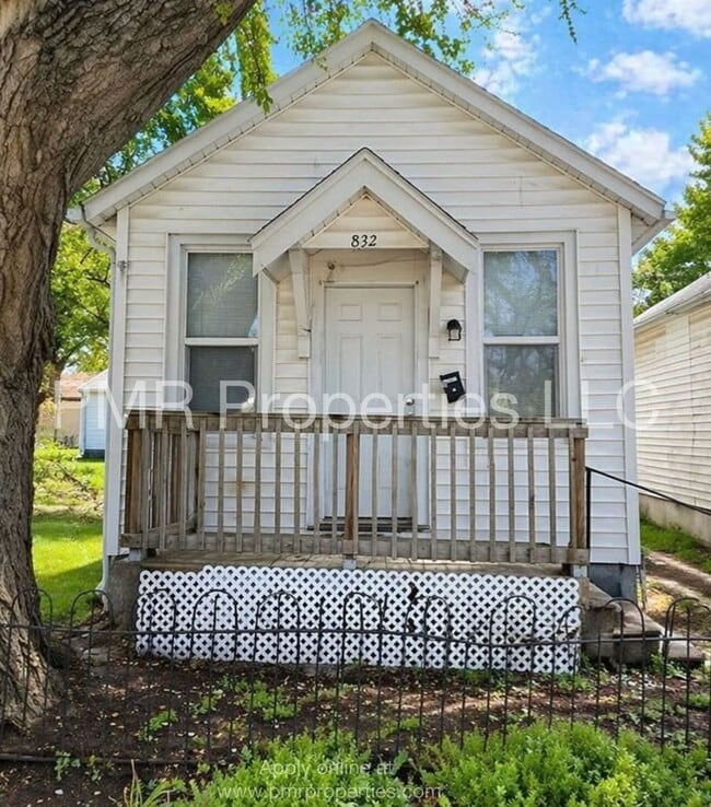 Building Photo - Studio/ 1 Bathroom-House
