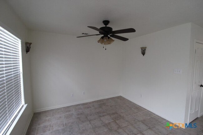 Building Photo - 2412 Skylark Cir