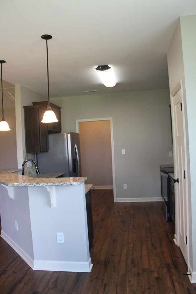 Building Photo - 3 Bed/2 Bath Home - Desirable Planter's Ridge Subdivision/CBA Schools