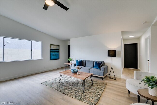 Building Photo - 598 Jackson Dr