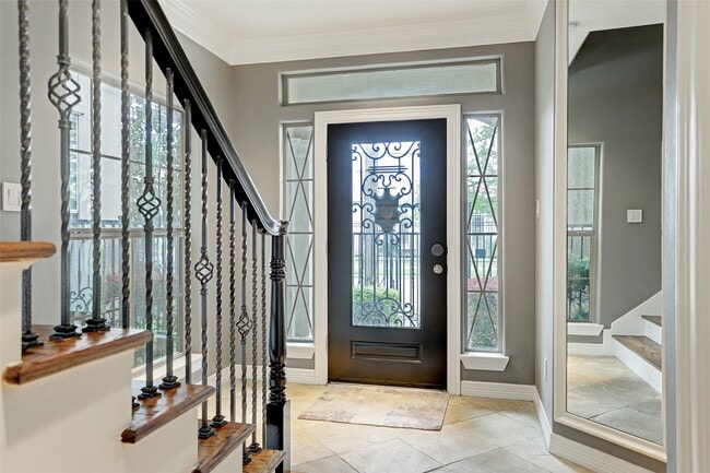 Building Photo - 2810 Helena St