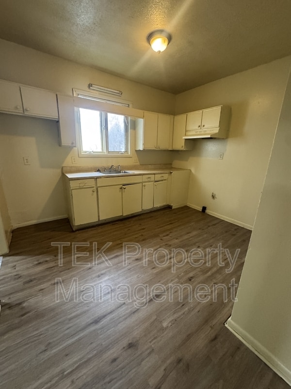 Building Photo - 1010 Clifford Ave