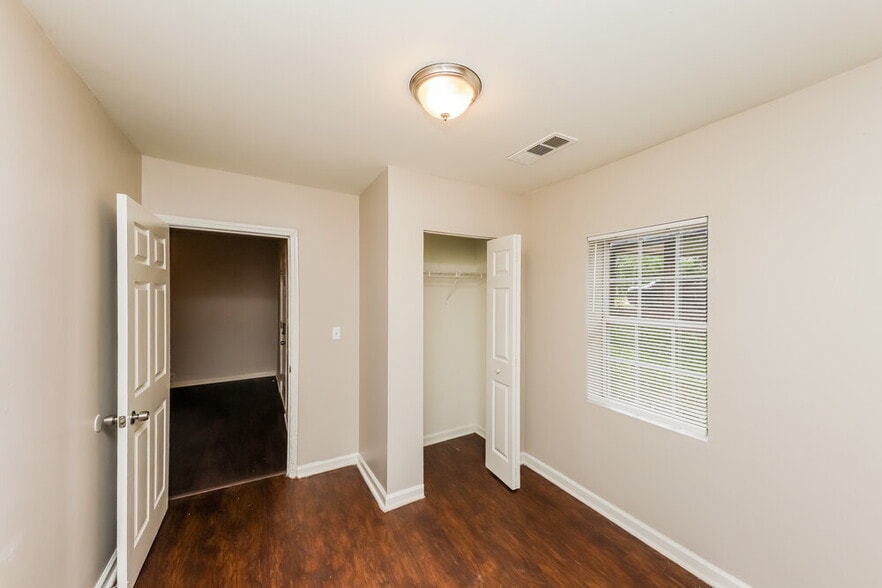 Building Photo - 730 Parker St