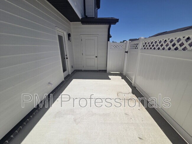 Building Photo - 1345 Rebecca Johns Dr