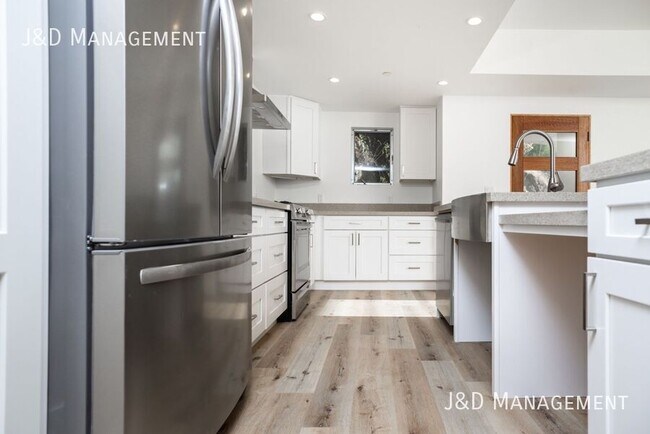 Building Photo - 3333 Reynard Way