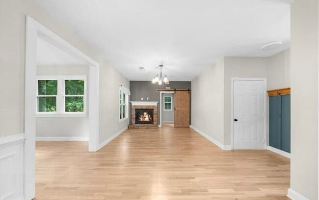 Building Photo - 164 Greenview Dr