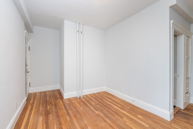 Building Photo - 18 A Forest St