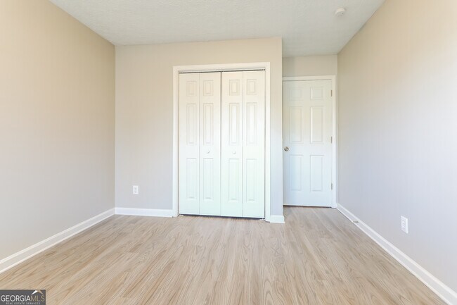 Building Photo - 852 New England Ct