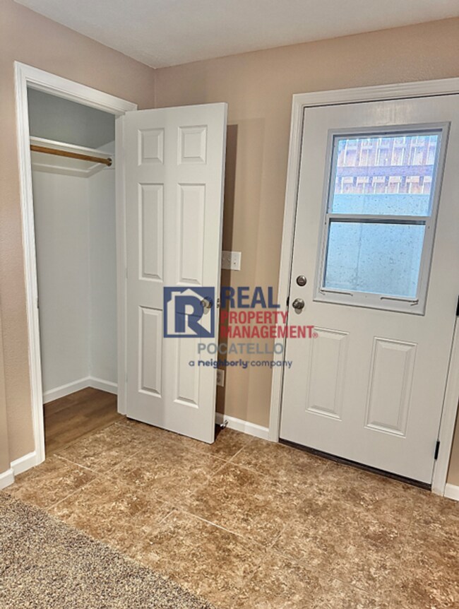 Building Photo - 13355 N Dekay Rd
