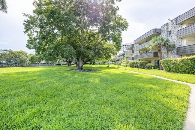 Building Photo - 8335 SW 72nd Ave