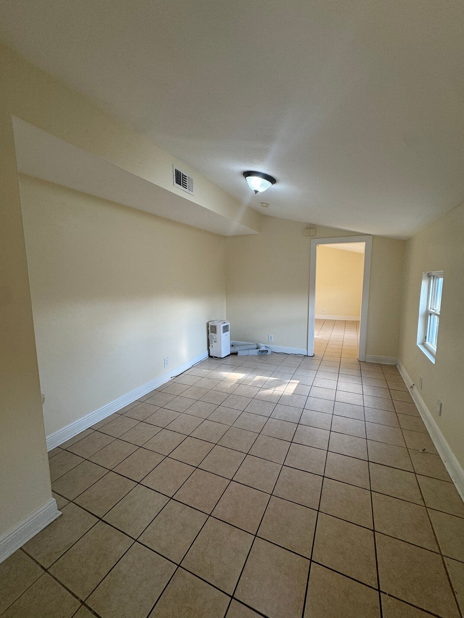 Building Photo - 1112 Monroe St