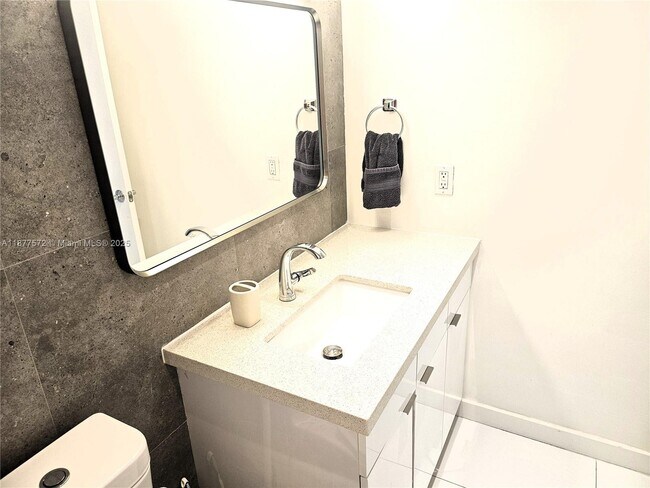 Building Photo - 5161 Collins Ave