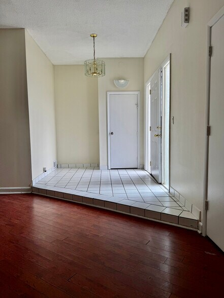 Building Photo - 3400 Betty Ln