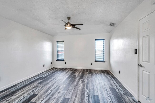 Building Photo - 412 E 89th St