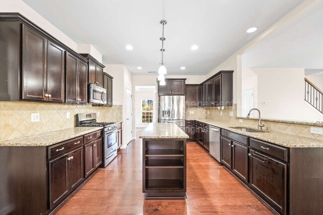 Building Photo - 4860 Pepper Dr