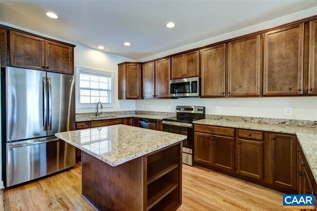 Building Photo - 2402 Winthrop Dr
