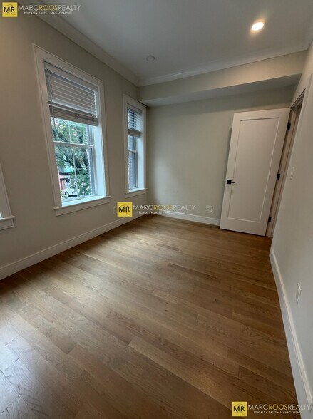 Building Photo - 535 Newbury St