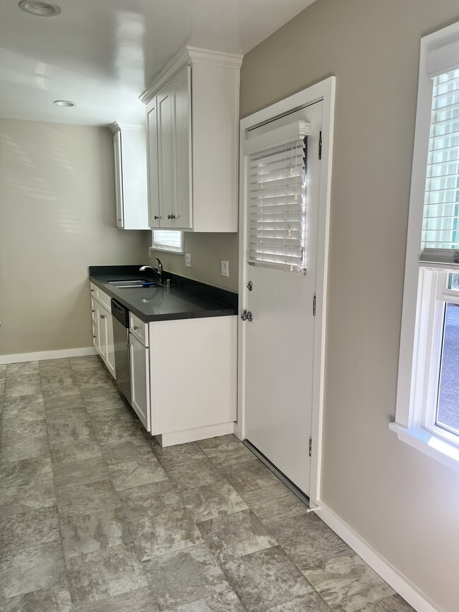 Building Photo - 15702 Brighton LLC B