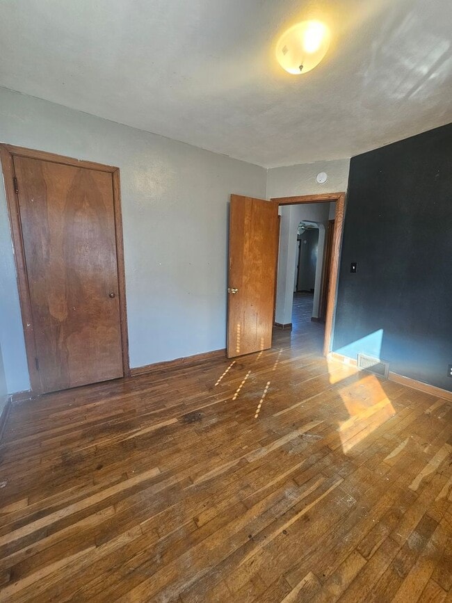 Building Photo - There is a $25 fee per application and eve...