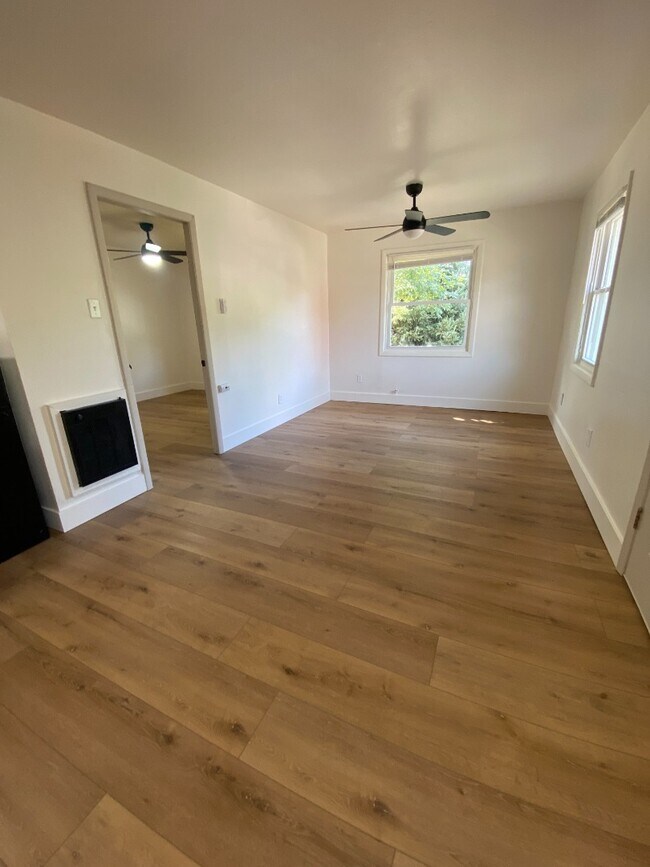 Primary Photo - 120 Bellerive Blvd