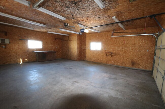 Building Photo - 104 S Garfield Ave